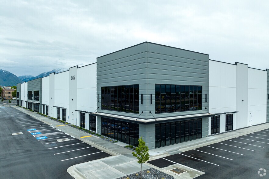 More Photos Of 565 Parkland Drive, Sandy Warehouse For Lease