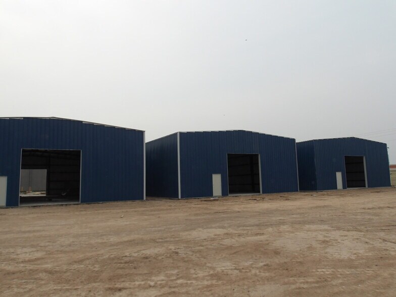 More Photos Of 1950 Expressway 83, Mercedes Warehouse For Lease