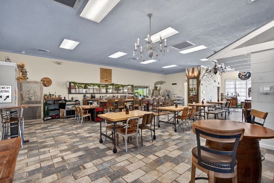 More Photos Of 101 Walnut St, Green Lane Bank For Sale