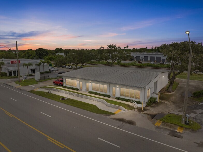 More Photos Of 675 US Highway 1, Vero Beach Warehouse For Lease