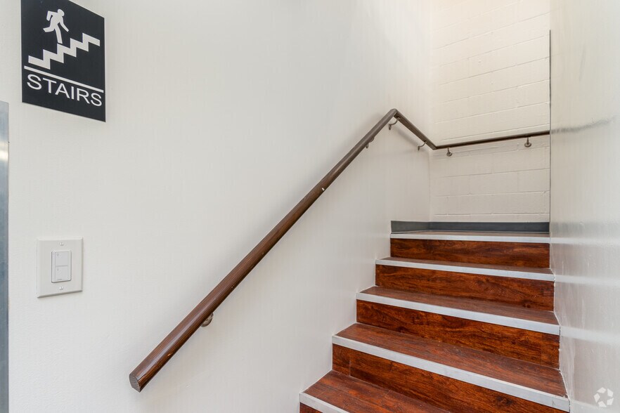 More Photos Of 8212-8214 San Fernando Rd, Sun Valley Light Distribution For Sale