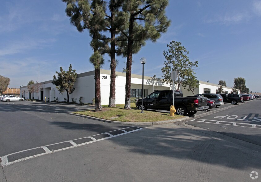 More Photos Of 2101 W Crescent Ave, Anaheim Unknown For Lease