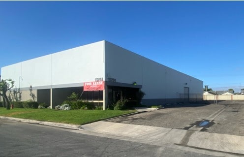 More Photos Of 15751 Chemical Ln, Huntington Beach Manufacturing For Lease