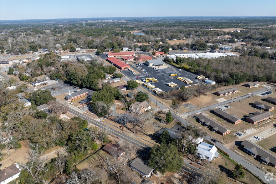 More Photos Of 501 Griffin Ave, Eastman Office For Sale