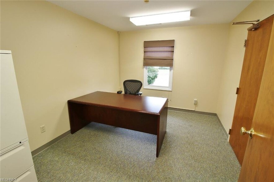 More Photos Of 172 S Friendship Dr, New Concord Medical For Sale
