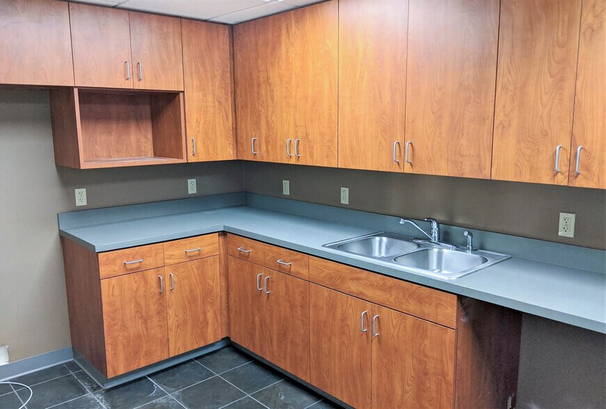 More Photos Of 1300 Metropolitan Blvd, Tallahassee Office For Lease