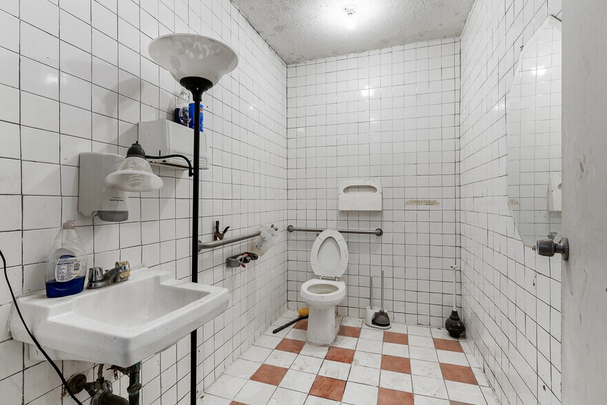 More Photos Of 123 N Long Beach Blvd, Compton Storefront Retail Office For Sale