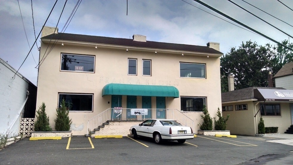 Primary Photo Of 18-24 Johnson Ave, Hackensack Medical For Lease