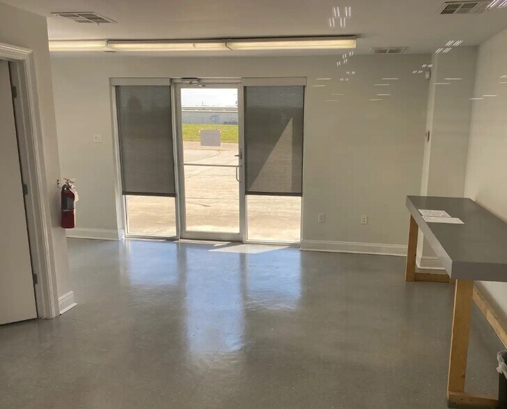 More Photos Of 37294 Commerce Ln, Prairieville Manufacturing For Lease