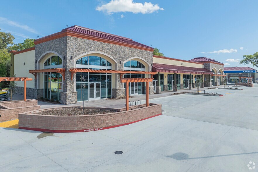 More Photos Of 611 Leisure Town Rd, Vacaville Restaurant For Lease