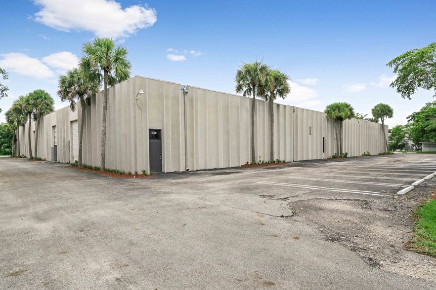 More Photos Of 3851 NW 126th Ave, Coral Springs Warehouse For Lease