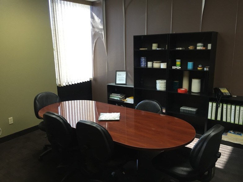 More Photos Of 995 Loma Verde Dr, El Paso Warehouse For Lease