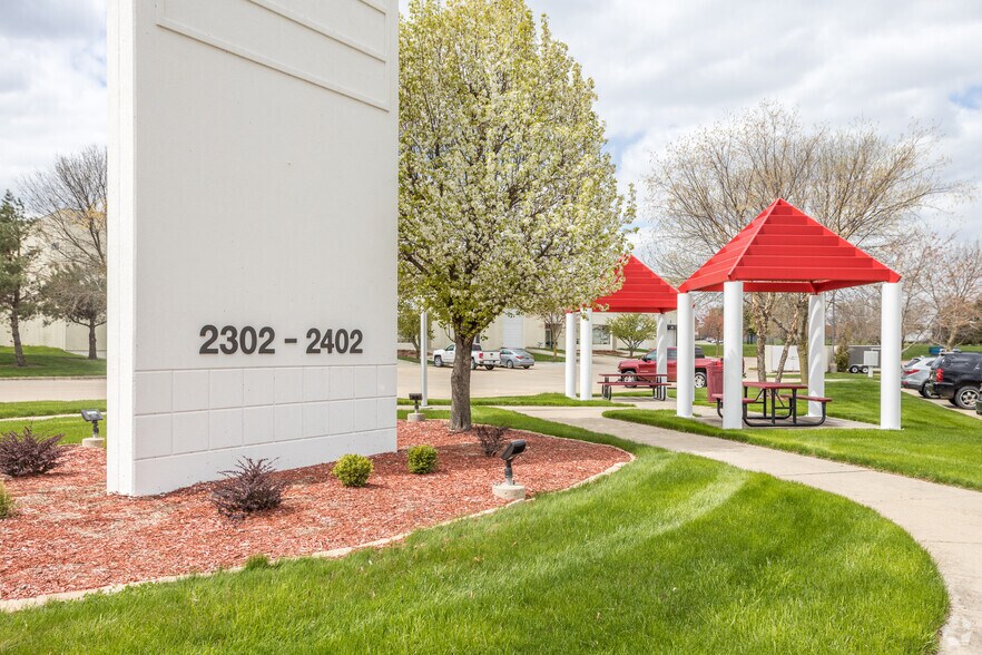 More Photos Of 2302 SE Creekview Dr, Ankeny Warehouse For Lease