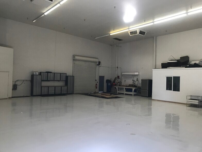 More Photos Of 145 E Reno Ave, Las Vegas Airplane Hangar For Sale