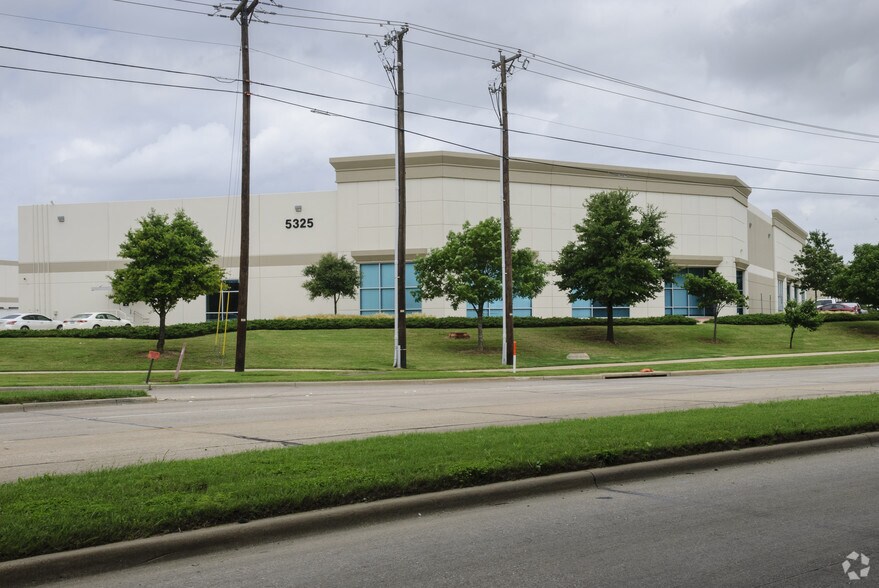 More Photos Of 5325 FAA Blvd, Irving Warehouse For Lease