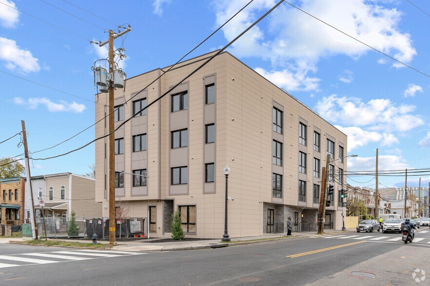 Primary Photo Of 1600 Good Hope Rd SE, Washington Apartments For Sale