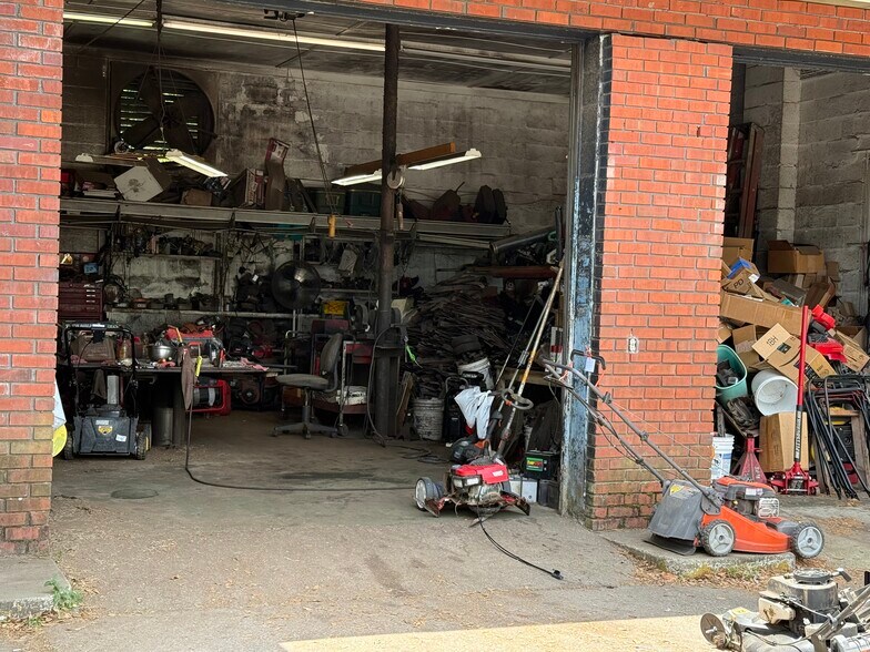 More Photos Of 3709 W Jackson St, Pensacola Industrial For Sale