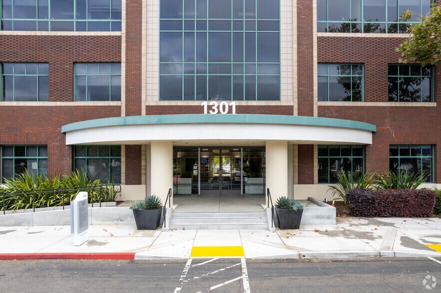 More Photos Of 1001 Marina Village Pky, Alameda Unknown For Lease