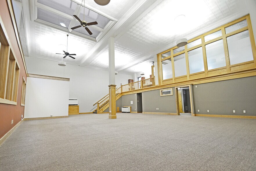 More Photos Of 115 N College Ave, Bloomington Storefront Retail Office For Lease