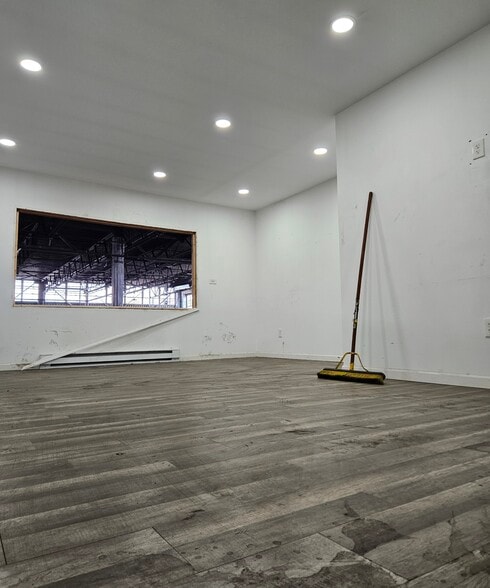 More Photos Of 54-08 46th St, Maspeth Warehouse For Lease
