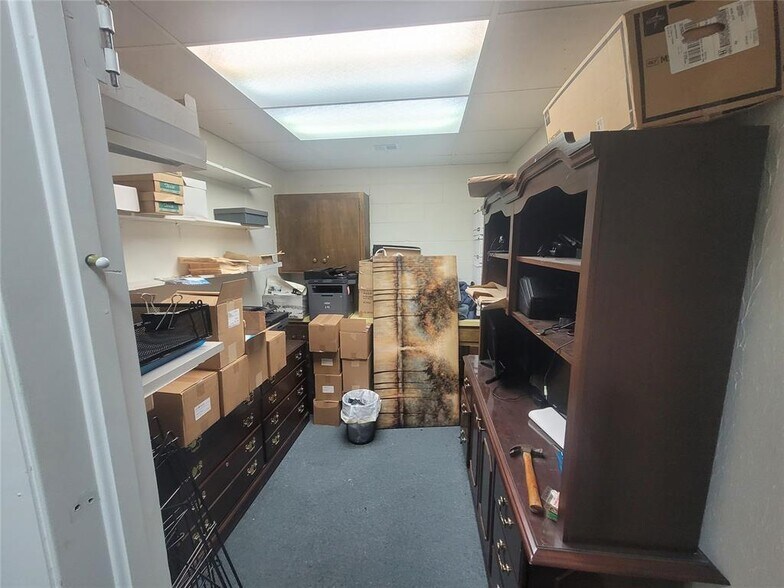 More Photos Of 405 N Harmon Ave, Watonga Office For Sale