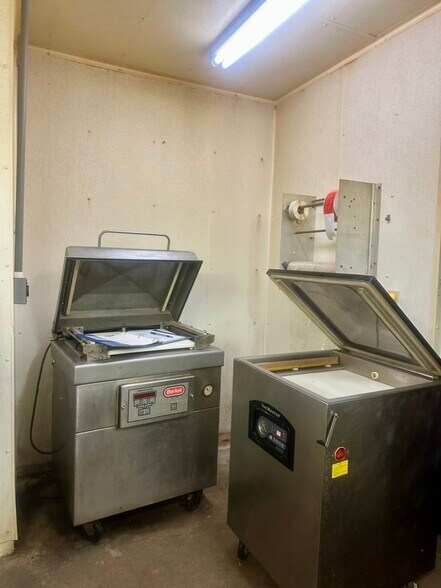 More Photos Of 418 E Washington St, Arma Storefront Retail Residential For Sale