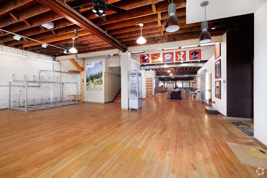 More Photos Of 1031-1035 S Big Bend Blvd, Saint Louis General Retail For Sale