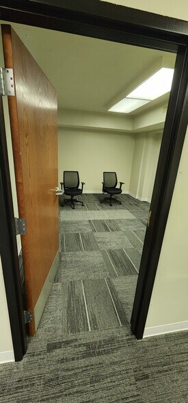More Photos Of 2144 S Macarthur Blvd, Springfield Office For Lease