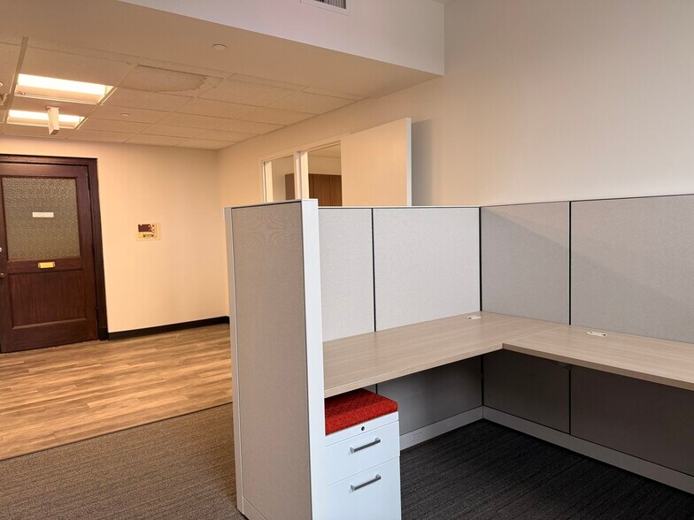 More Photos Of 130-140 E 2nd St, Flint Office For Lease