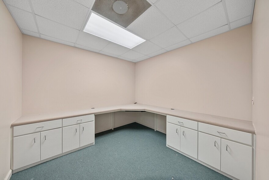 More Photos Of 230 N Tyndall Pky, Panama City Office For Lease