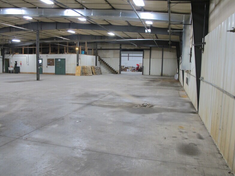 More Photos Of 713 E Main St, Waukon Manufacturing For Sale