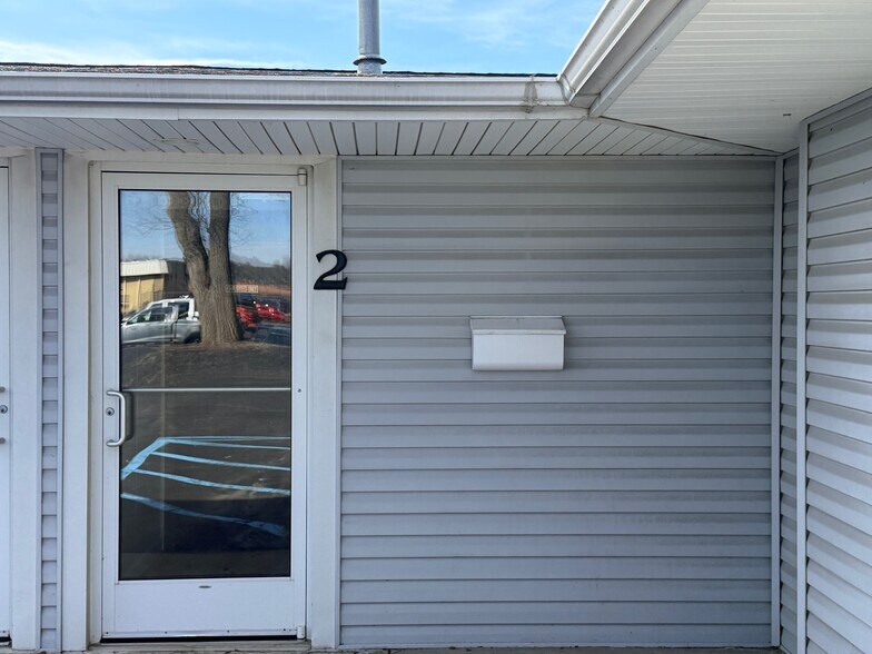 More Photos Of 1755 Sherwin Ct, Waterford Office Residential For Lease