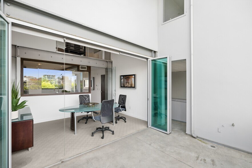 More Photos Of 517 30th St, Newport Beach Freestanding For Sale