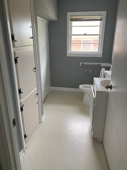 More Photos Of 1924 Warm Springs Rd, Columbus Medical For Sale