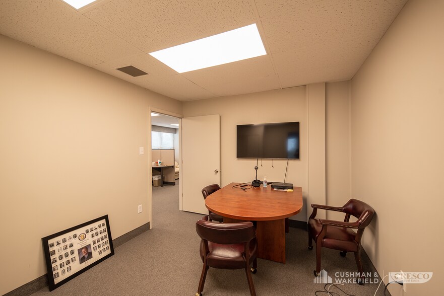 More Photos Of 5851 Pearl Rd, Parma Heights Medical For Lease