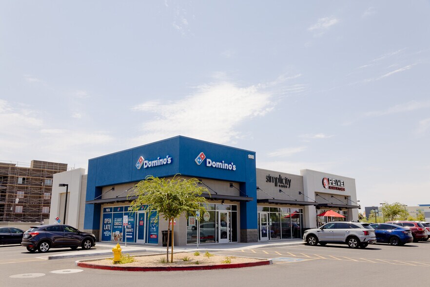 More Photos Of 9141 W Glendale Ave, Glendale Storefront For Lease