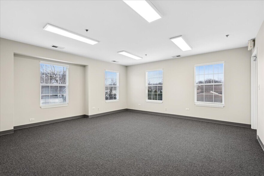 More Photos Of 27W130 Roosevelt Rd, Winfield Office For Lease