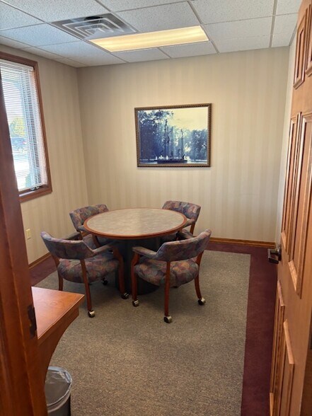 More Photos Of 105 E Bell St, Neenah Medical For Lease