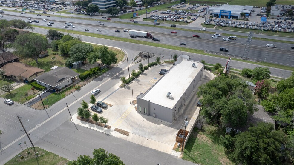More Photos Of 1430 Unicorn Ave, New Braunfels Storefront For Lease