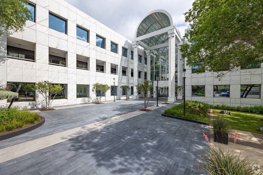 More Photos Of 5000 Plaza On The Lake Dr, Austin Office For Lease