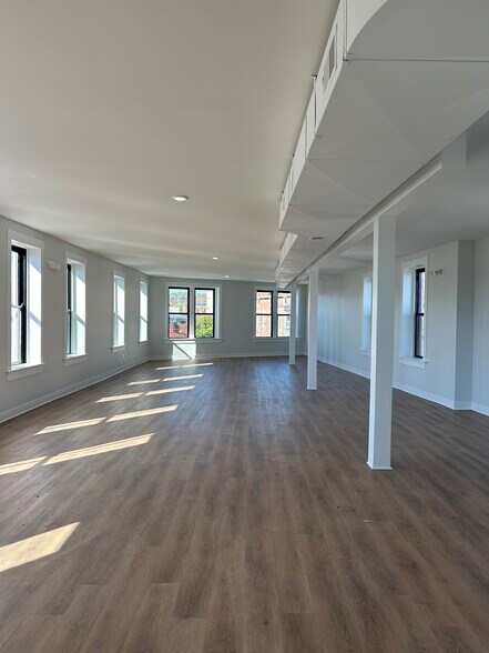 More Photos Of 4024 Hamilton Ave, Cincinnati Freestanding For Lease