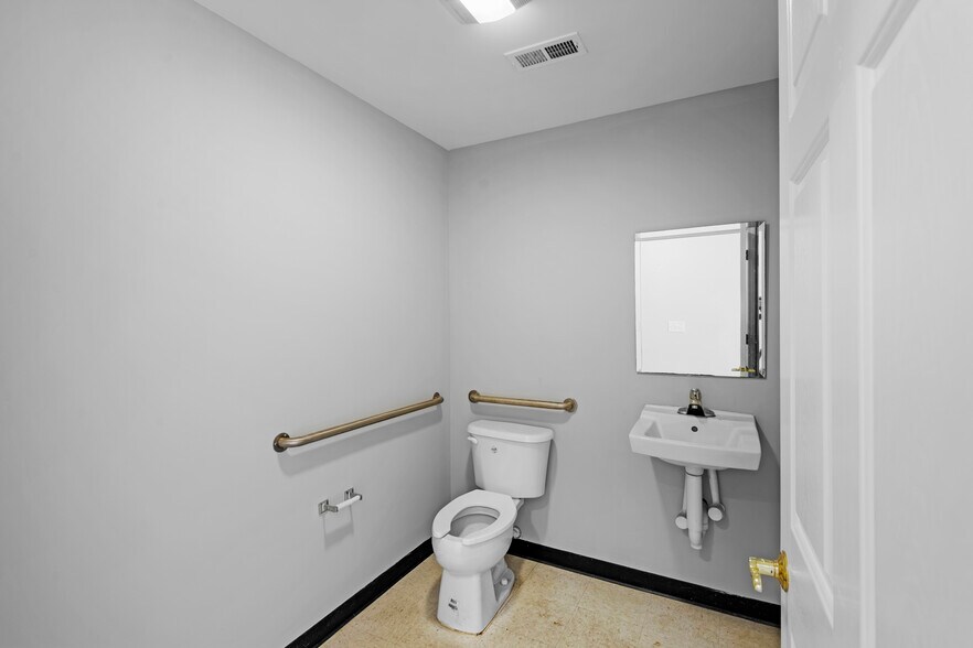 More Photos Of 3484-3490 Cameron Dr, Sanford Unknown For Lease