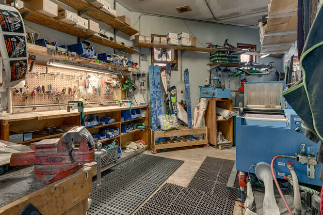More Photos Of 170 N Lake Blvd, Tahoe City Storefront For Lease