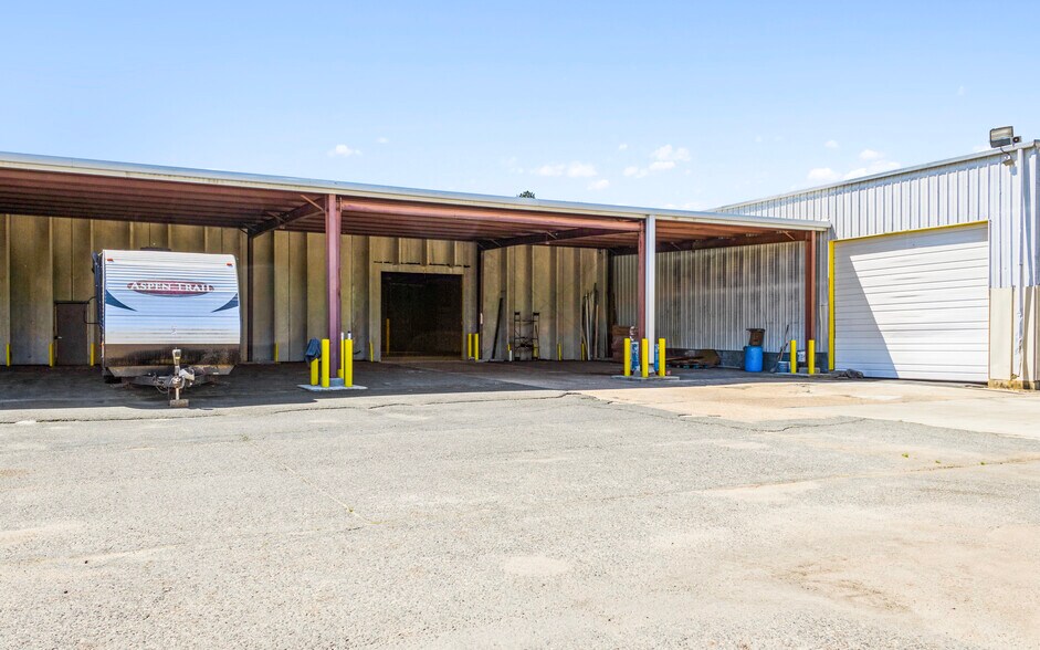 More Photos Of 6900 Woolworth Rd, Shreveport Warehouse For Lease