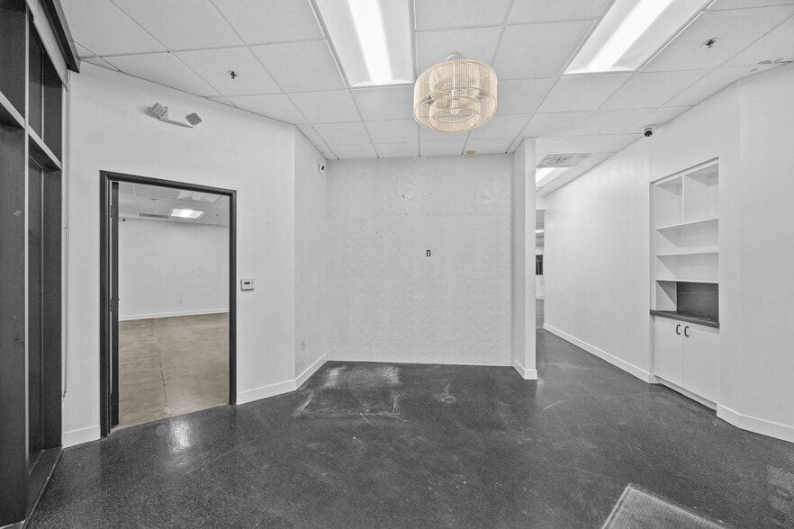 More Photos Of 536 Queensland Cir, Corona Office For Sale