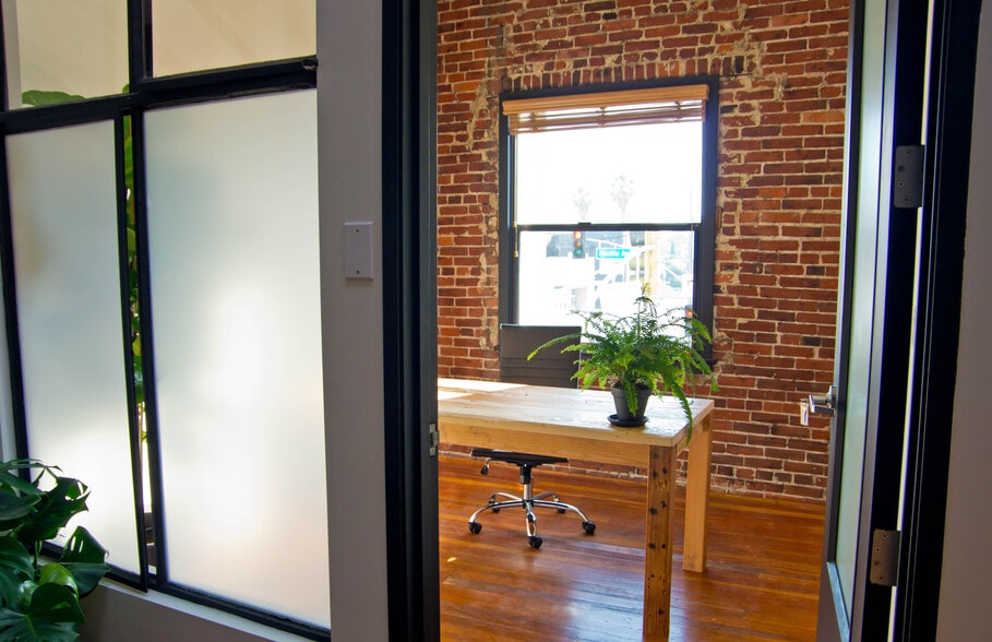 More Photos Of 80 Windward Ave, Venice Storefront Retail Office For Lease