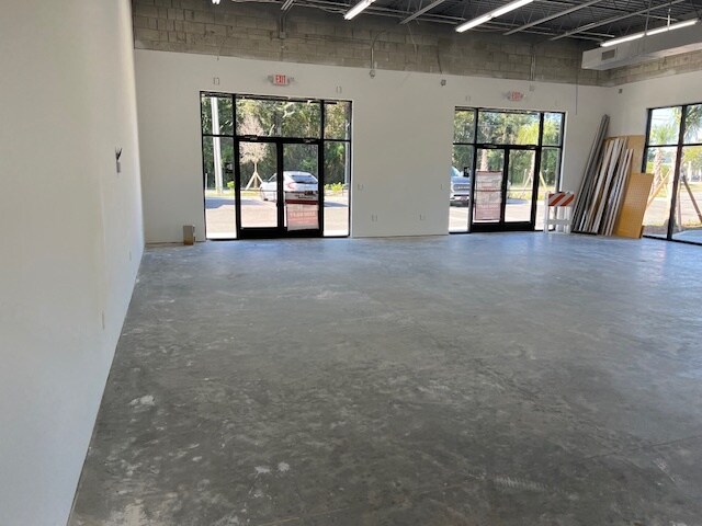 More Photos Of 11025 Lem Turner Rd, Jacksonville Storefront For Lease