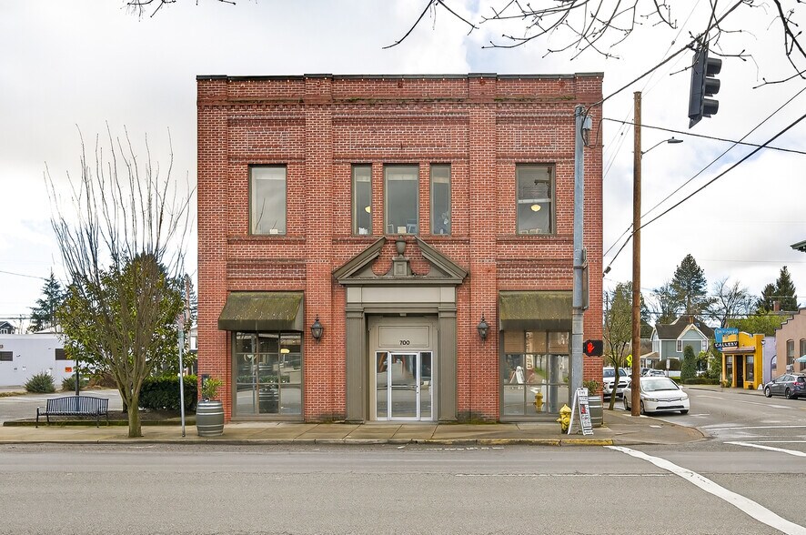 More Photos Of 700 E 1st St, Newberg Storefront Retail Residential For Sale