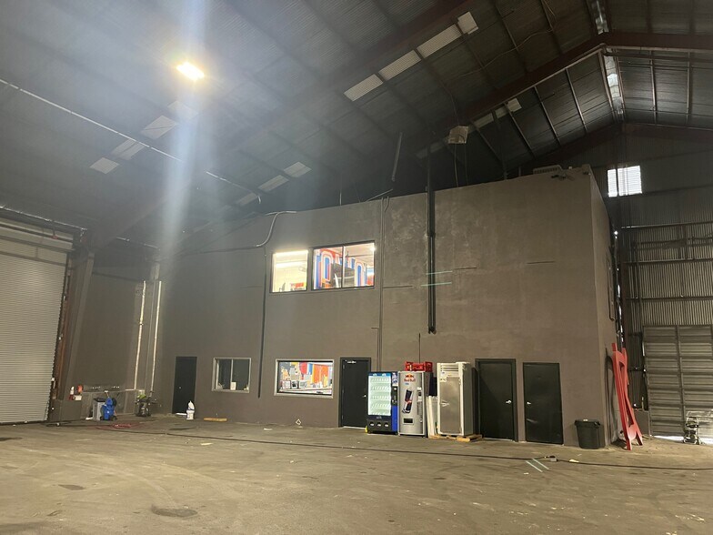 More Photos Of 314 Nolan St, San Antonio Industrial For Sale