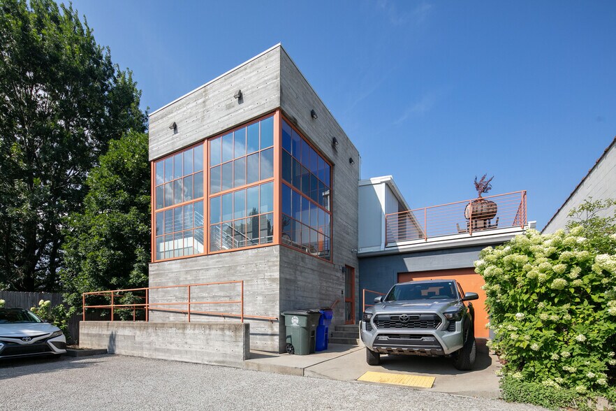 More Photos Of 146 E Third St, Lexington Office For Lease